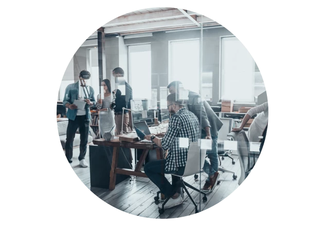 Mitarbeiter im Büro Ansteckungsrisiko in der Arbeit